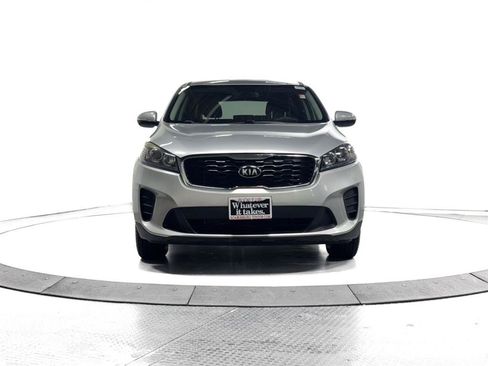 Used 2019 Kia Sorento LX image 2