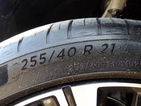 Certified 2023 Volvo XC60 B5 Ultimate w/ Climate Package image 27