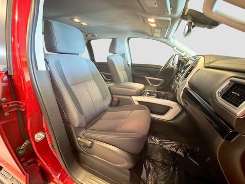 Used 2021 Nissan Titan SV w/ SV Convenience Package image 32
