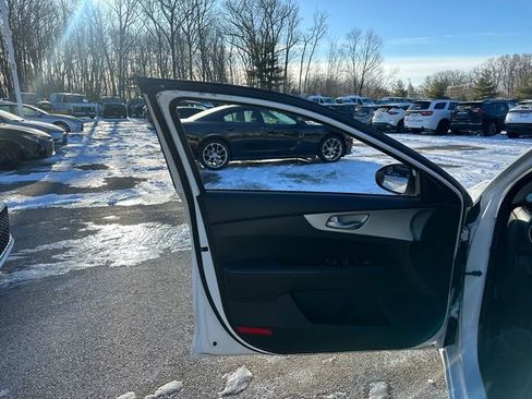 Used 2023 Kia Forte LXS image 18