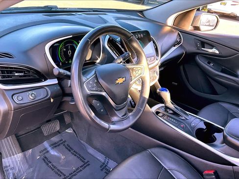 Used 2017 Chevrolet Volt LT w/ Comfort Package image 18