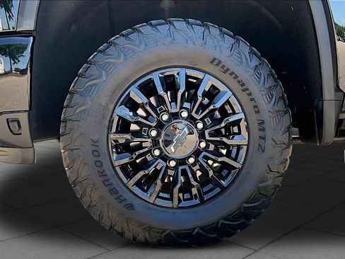 Used 2024 Chevrolet Silverado 2500 LTZ w/ LTZ Plus Package image 10