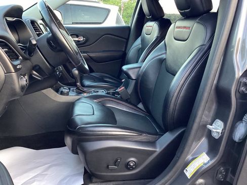 Used 2019 Jeep Cherokee Trailhawk w/ Cold Weather Group AWD/4WD image 23