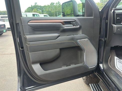 Used 2024 GMC Sierra 3500 Denali AWD/4WD image 9