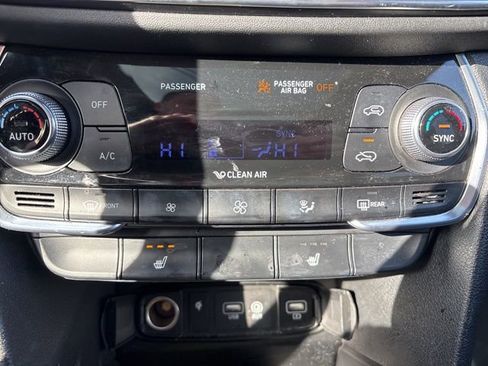 Used 2020 Hyundai Santa Fe SEL w/ Convenience + Premium Package image 12