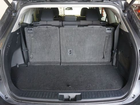 Used 2024 Toyota Highlander LE FWD image 14
