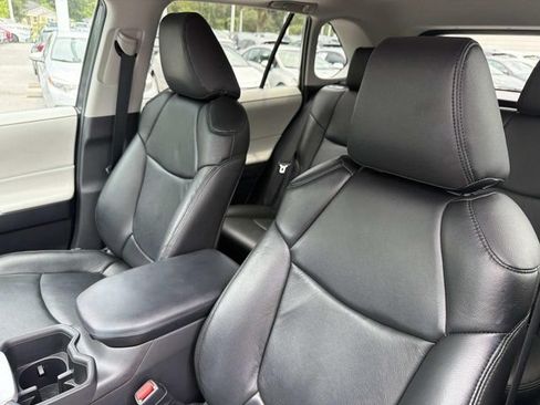 Used 2023 Toyota RAV4 XLE w/ Convenience Package FWD image 11