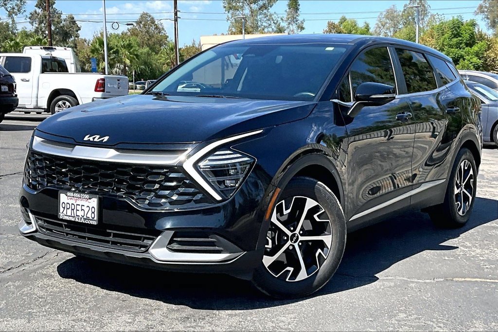 Used 2025 Kia Sportage EX FWD image 3