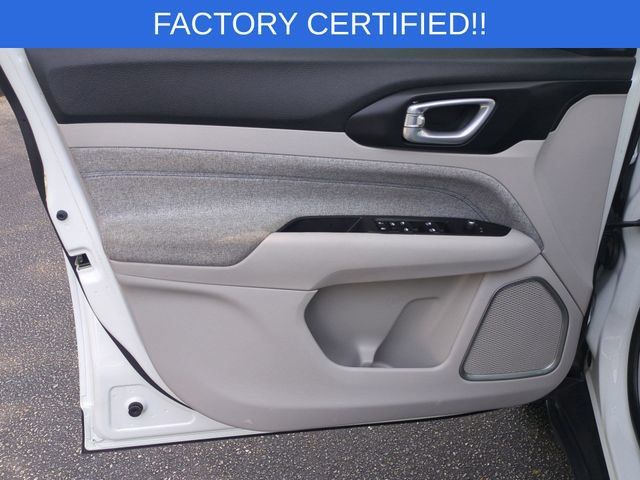 Certified 2024 Jeep Compass Latitude AWD/4WD image 12