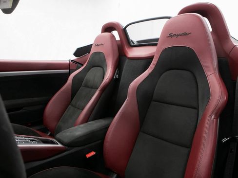 Certified 2022 Porsche 718 Boxster Spyder image 5