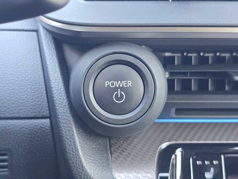 Used 2025 Toyota Prius XLE FWD image 31