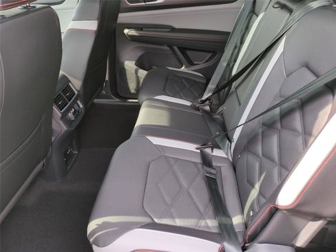 New 2026 Volkswagen Atlas Peak Edition AWD/4WD image 17