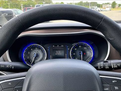 Used 2020 Chrysler Voyager L FWD image 11