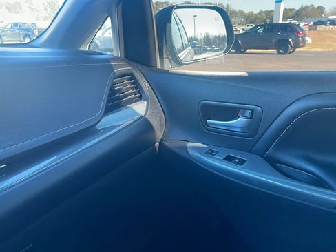 Used 2016 Toyota Sienna SE Premium image 24