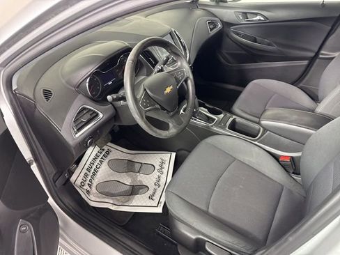 Used 2019 Chevrolet Cruze LT image 23