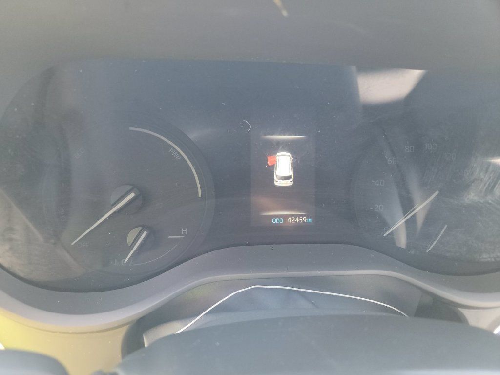 Used 2024 Toyota Sienna LE AWD/4WD image 2