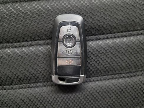 Used 2017 Ford Fusion SE image 32