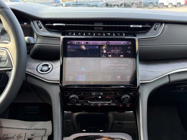 Used 2023 Jeep Grand Cherokee Limited w/ Black Appearance Package RWD image 18