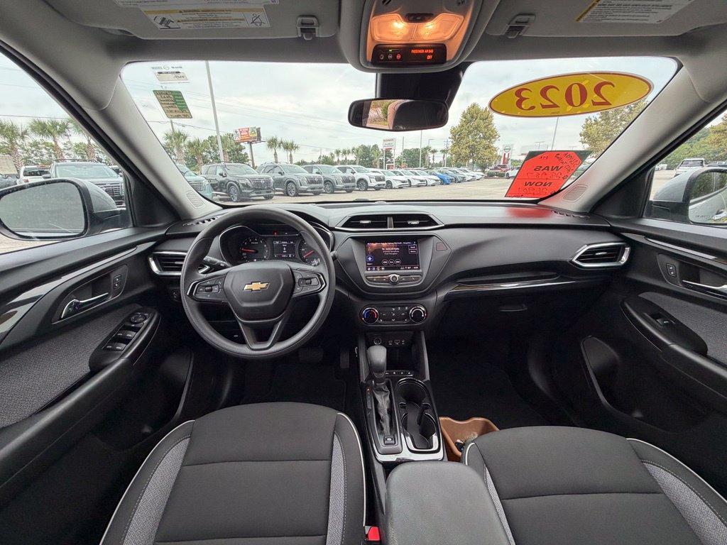 Used 2023 Chevrolet TrailBlazer LT FWD image 25