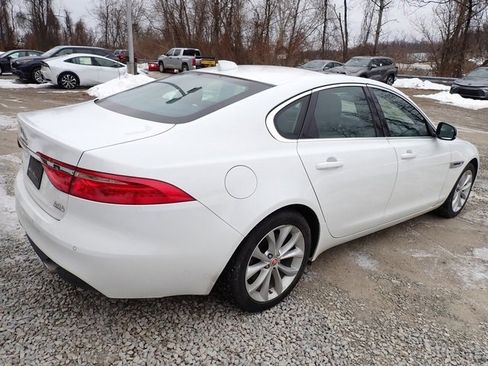 Used 2018 Jaguar XF Premium image 3