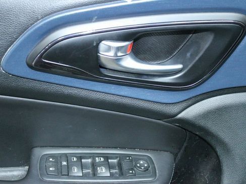 Used 2016 Chrysler 200 S image 16