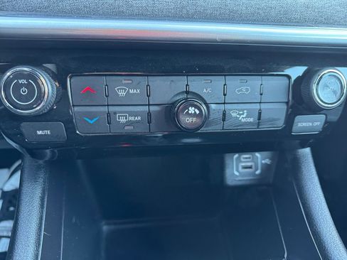 Used 2023 Jeep Compass Sport image 30