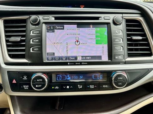 Used 2018 Toyota Highlander XLE FWD image 24
