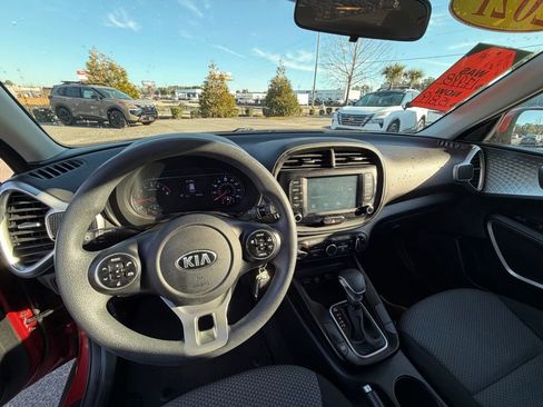 Used 2021 Kia Soul LX image 18