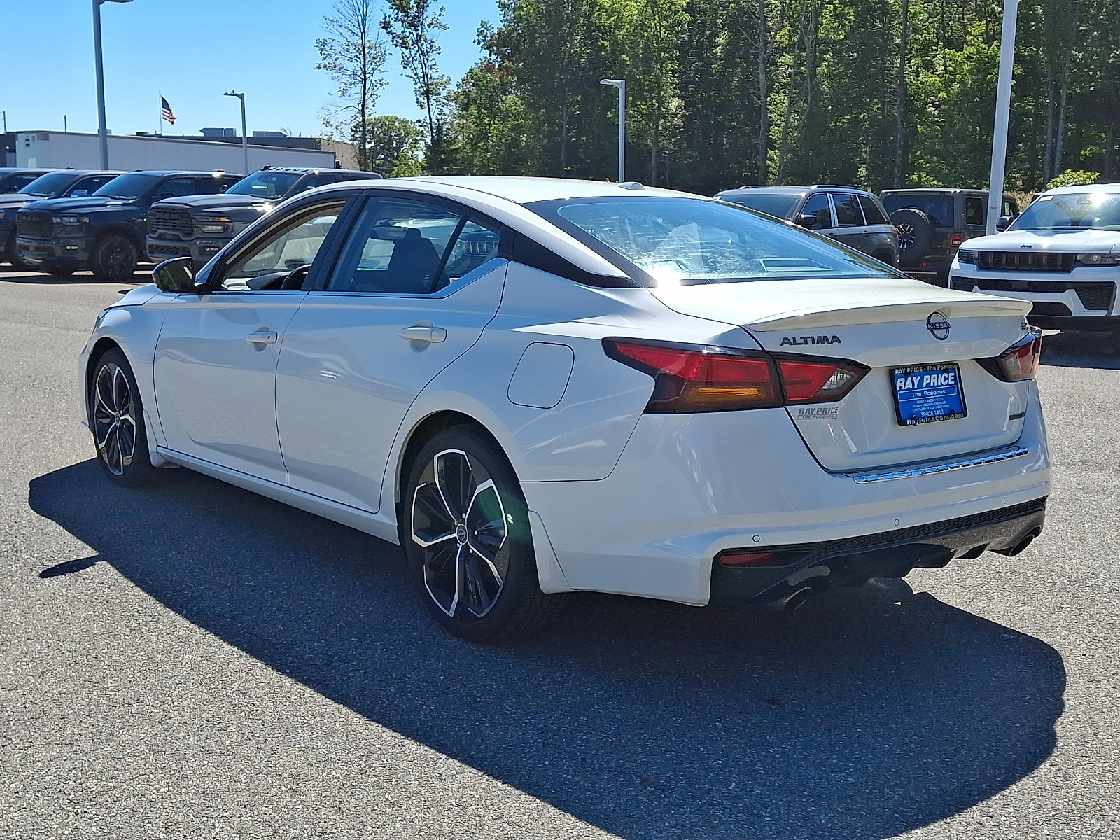 Used 2023 Nissan Altima 2.0 SR FWD image 4