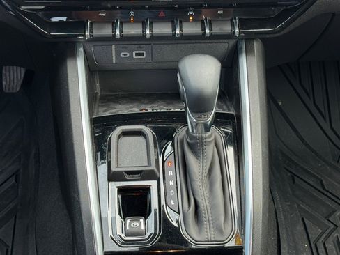 Used 2024 Chevrolet Colorado LT w/ LT Convenience Package II image 12