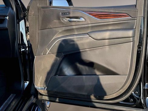 Used 2023 Cadillac Escalade Premium Luxury RWD image 19