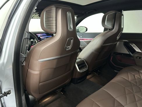Used 2025 BMW 740i xDrive image 28