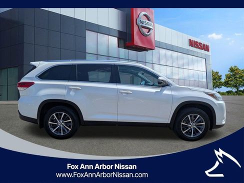 Used 2019 Toyota Highlander XLE AWD/4WD image 6