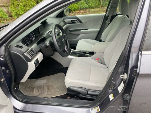 Used 2013 Honda Accord LX image 9