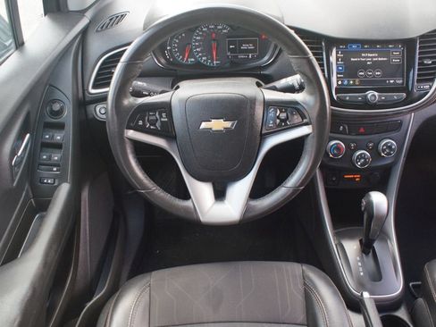 Used 2018 Chevrolet Trax LT w/ LT Convenience Package AWD/4WD image 5