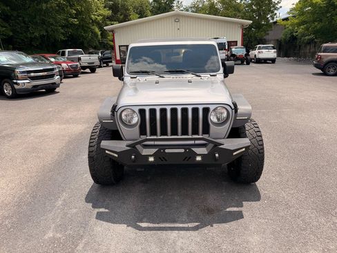 Used 2018 Jeep Wrangler Unlimited Sahara w/ Safety Group AWD/4WD image 8