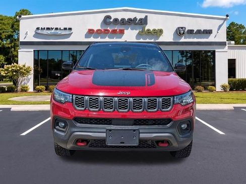 Used 2025 Jeep Compass Trailhawk AWD/4WD image 9