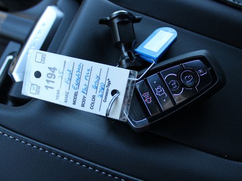 New 2025 Ford Expedition Max Platinum w/ Stealth Performance Package image 33