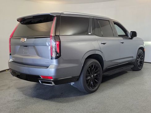 Used 2022 Cadillac Escalade Premium Luxury AWD/4WD image 6