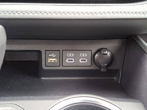 Used 2024 Toyota Highlander LE image 24