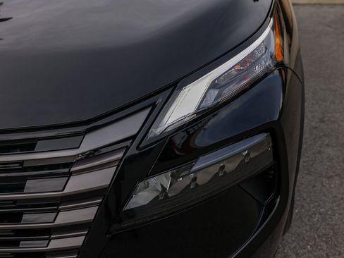 New 2026 Nissan Rogue SV FWD image 10