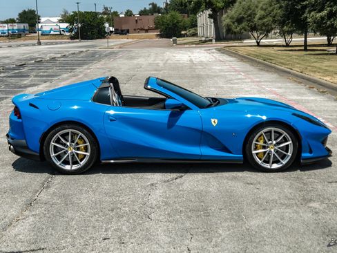 Used 2022 Ferrari 812 GTS RWD image 24