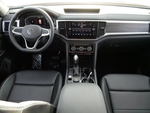 Certified 2023 Volkswagen Atlas SE image 10