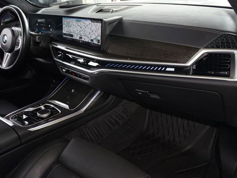 Used 2024 BMW X7 M60i AWD/4WD image 11