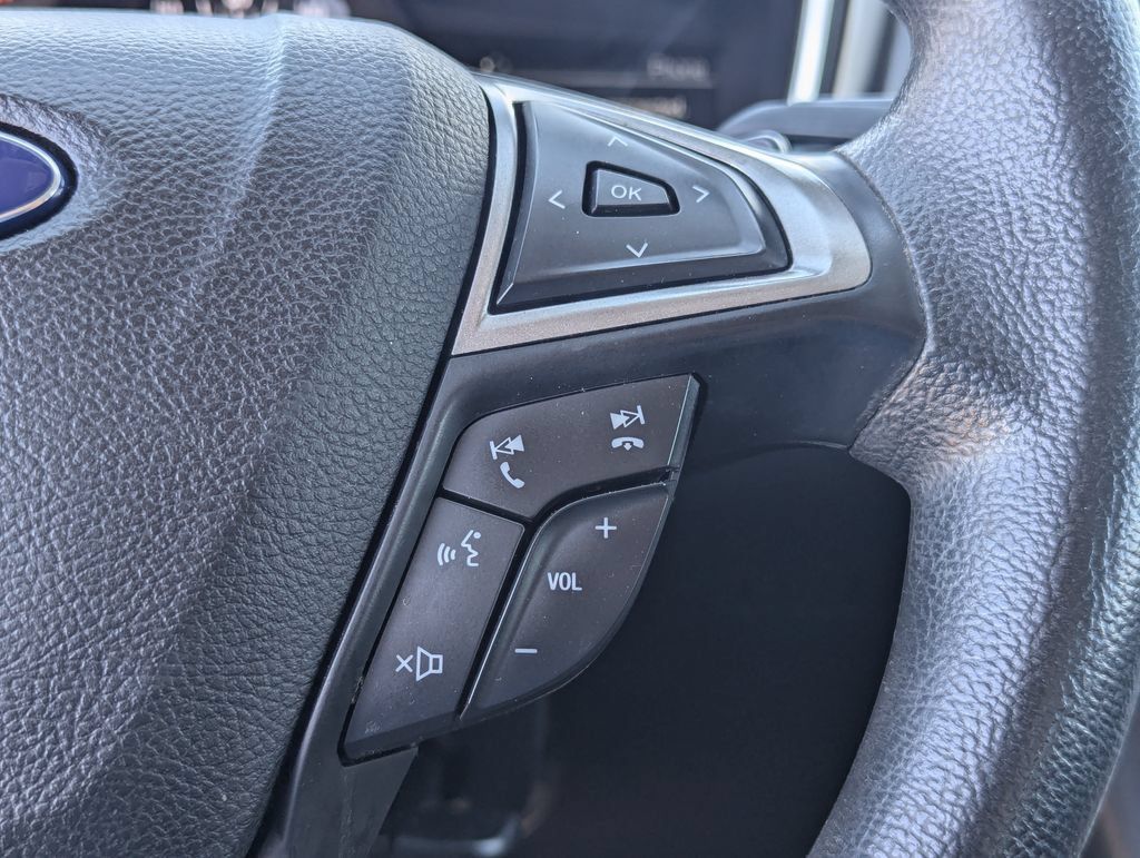 Used 2017 Ford Fusion SE w/ Fusion SE Technology Package FWD image 18