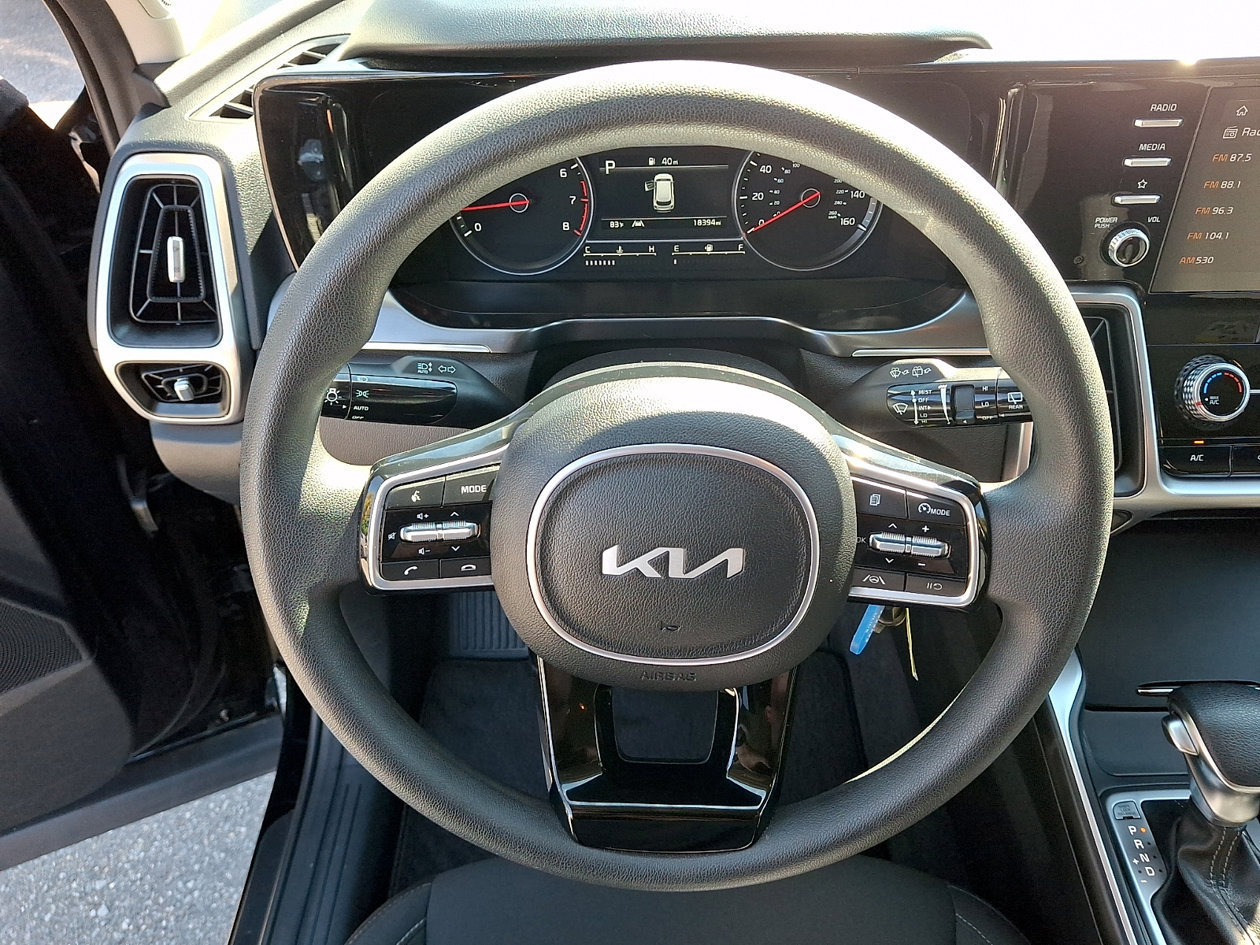 Used 2023 Kia Sorento LX FWD image 18