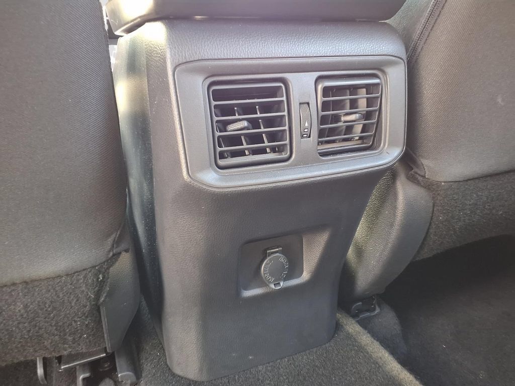 Used 2025 Toyota RAV4 LE AWD/4WD image 28