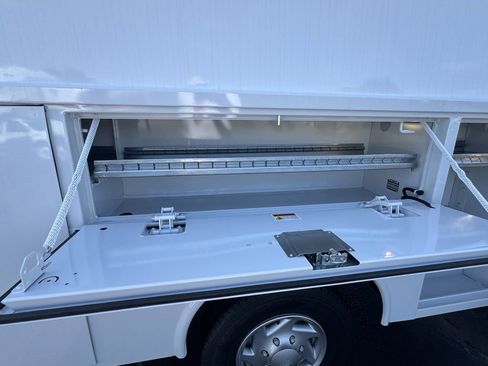 New 2025 Ford E-350 and Econoline 350 Super Duty w/ Power Equipment Group RWD image 18