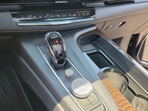 Used 2022 Cadillac Escalade Sport Platinum w/ Heavy-Duty Trailer Package AWD/4WD image 18