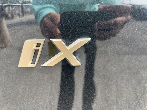 Used 2022 BMW iX xDrive50 w/ Premium Package image 5